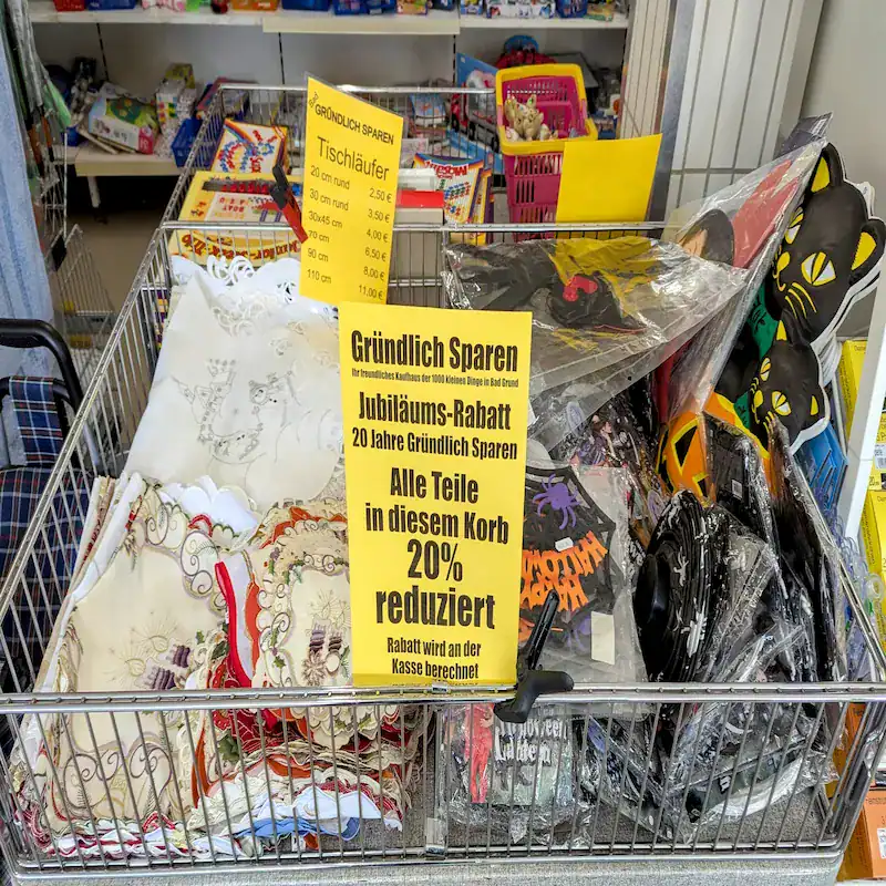 Weihnachtsläufer und Halloween-Deko im Angebot