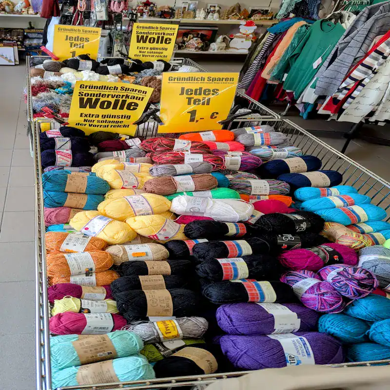 Wolle im Sonderverkauf 1 Euro pro Knäuel