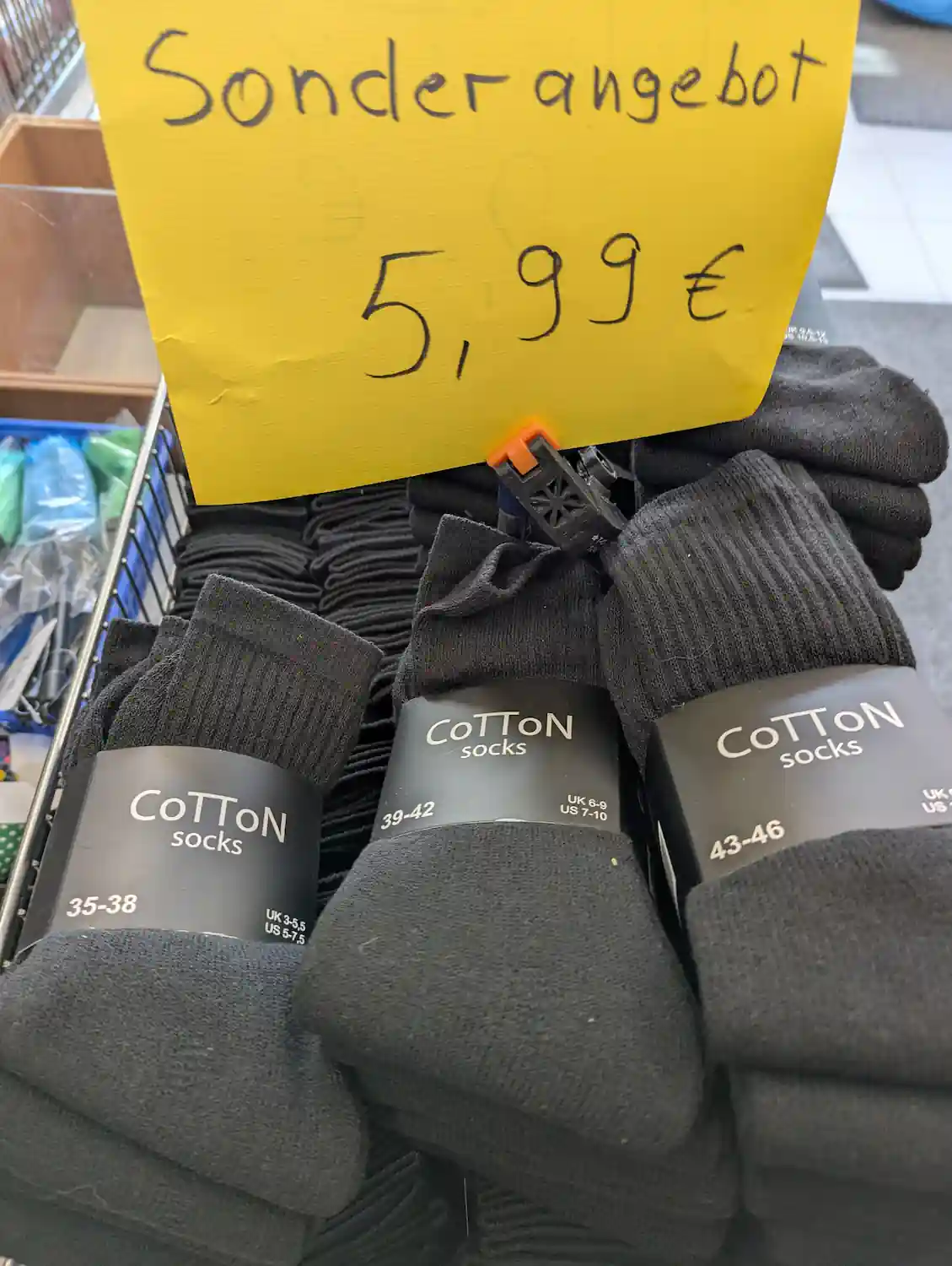 Schwarze Baumwollsocken im Sonderangebot für 5,99 Euro bei Gründlich Sparen