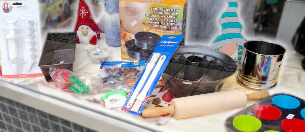 Weihnachtsbäckerei - Alle Utensilien fürs Kekse-Backen und für den Weihnachtskuchen