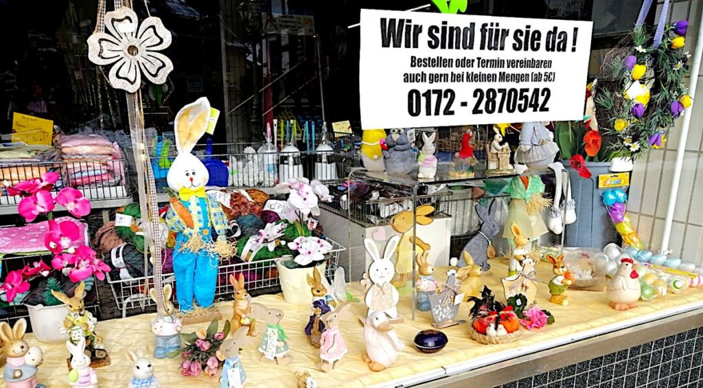 gruendlich sparen schaufenster 2021 02 Osterdeko hasenfiguren osterhuehner dekofiguren
