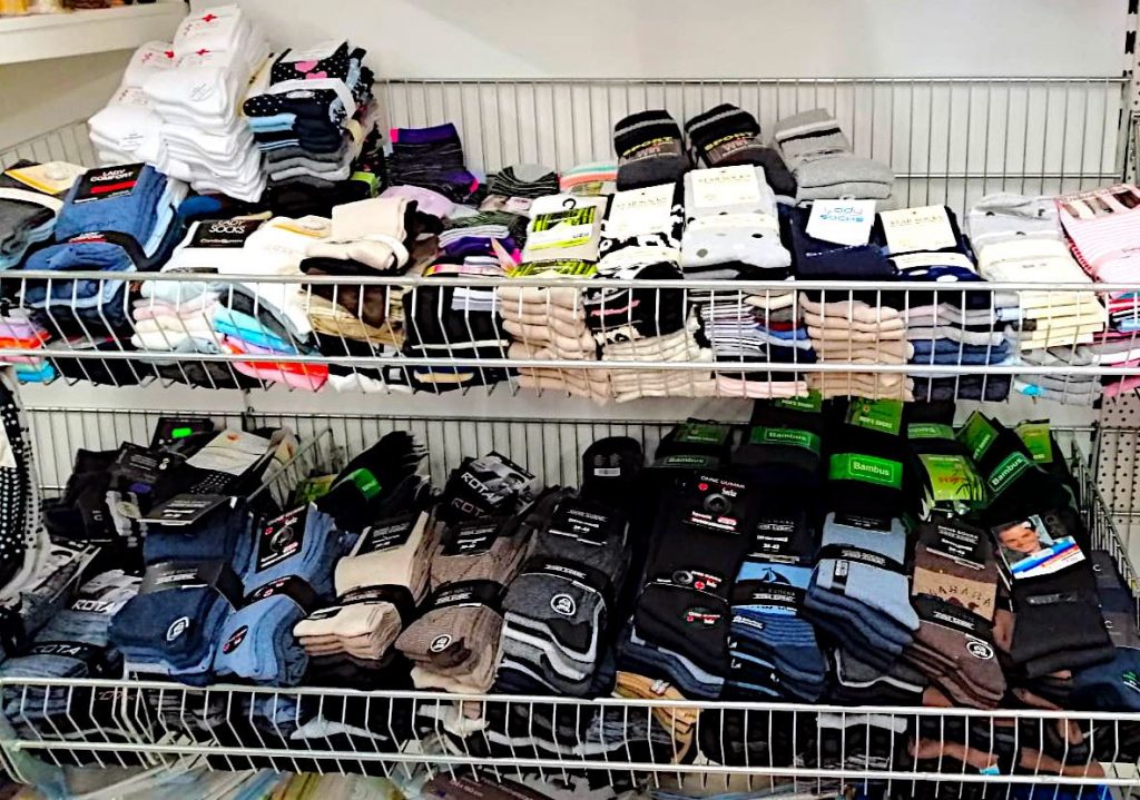 Oberbekleidung, Unterwäsche, Strümpfe kaufen - Neue Waren eingetroffen - Mai 2021 9 Strümpfe und Socken für Damen und Herren große Auswahl, kleine Preise - Gründlich Sparen beim Einkaufen in Bad Grund