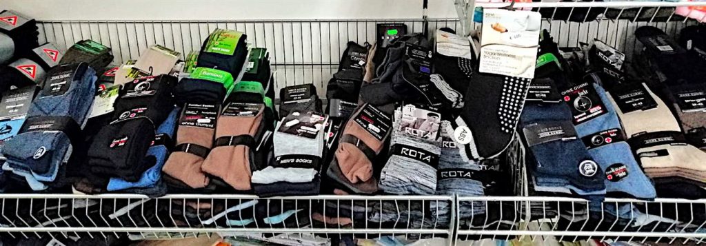 Oberbekleidung, Unterwäsche, Strümpfe kaufen - Neue Waren eingetroffen - Mai 2021 7 Strümpfe und Socken für Damen und Herren in allen Größen, Farben, mit und ohne Gummi