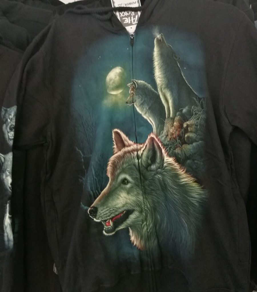 gründlich sparen - einkaufen in bad grund - bekleidung bedruckte jacken mai wolf mit Rudel und Mond 01