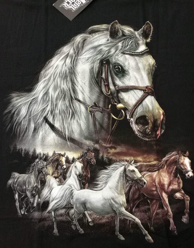 Bedruckte T-Shirts mit Tiermotiv für Damen und Herren - Pferd Schimmel mit Zaumzeug - gründlich sparen - einkaufen in bad grund