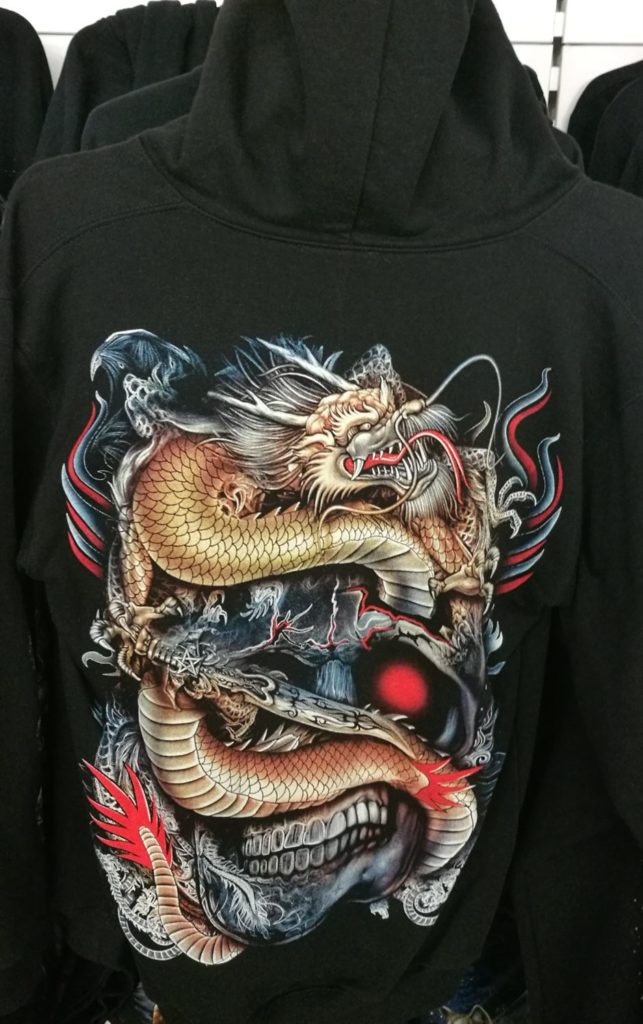 gründlich sparen - einkaufen in bad grund - bekleidung fuer beide jacke drache schaedel