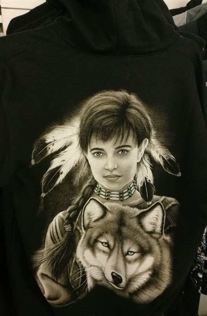 gründlich sparen - einkaufen in bad grund - bekleidung fuer beide jacke indianerin wolf vorn
