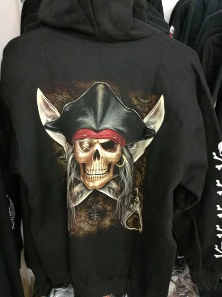gründlich sparen - einkaufen in bad grund - bekleidung oberbekleidung bedruckte jacken pirat