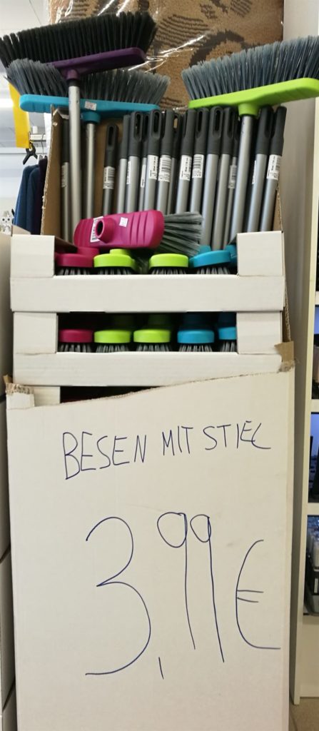 gründlich sparen - einkaufen in bad grund - haushalt waschen besen mit stil und Stiel