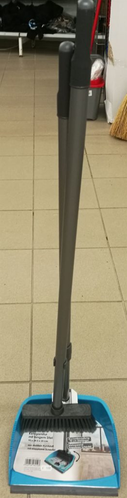 gründlich sparen - einkaufen in bad grund - haushalt waschen handfeger kehrblech langer stiel