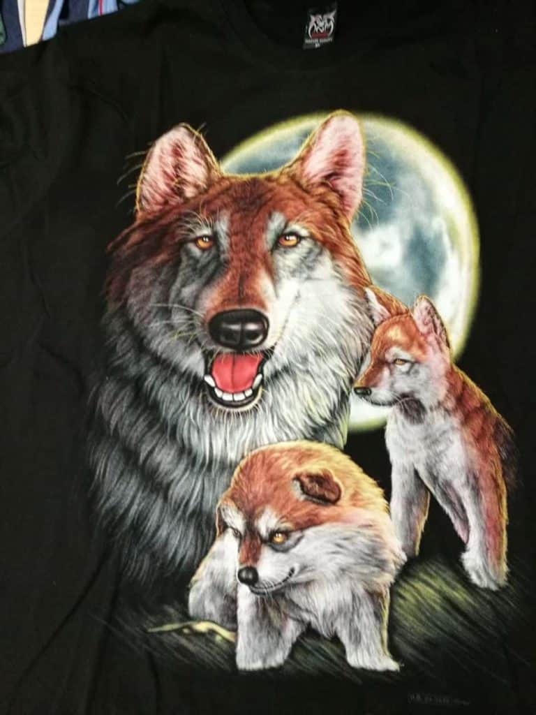 Bedruckte T-Shirts mit Tiermotiv für Damen und Herren - Wolf mit 2 Welpen und Mond - gründlich sparen - einkaufen in bad grund