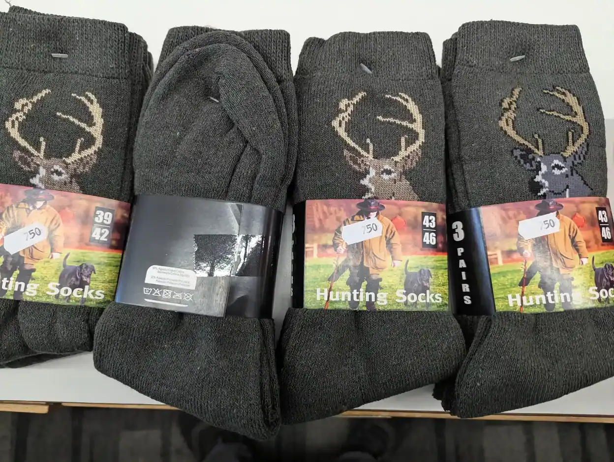 Warme Jagdsocken aus Baumwolle mit eingewebtem Hirsch Motiv im 3er Pack