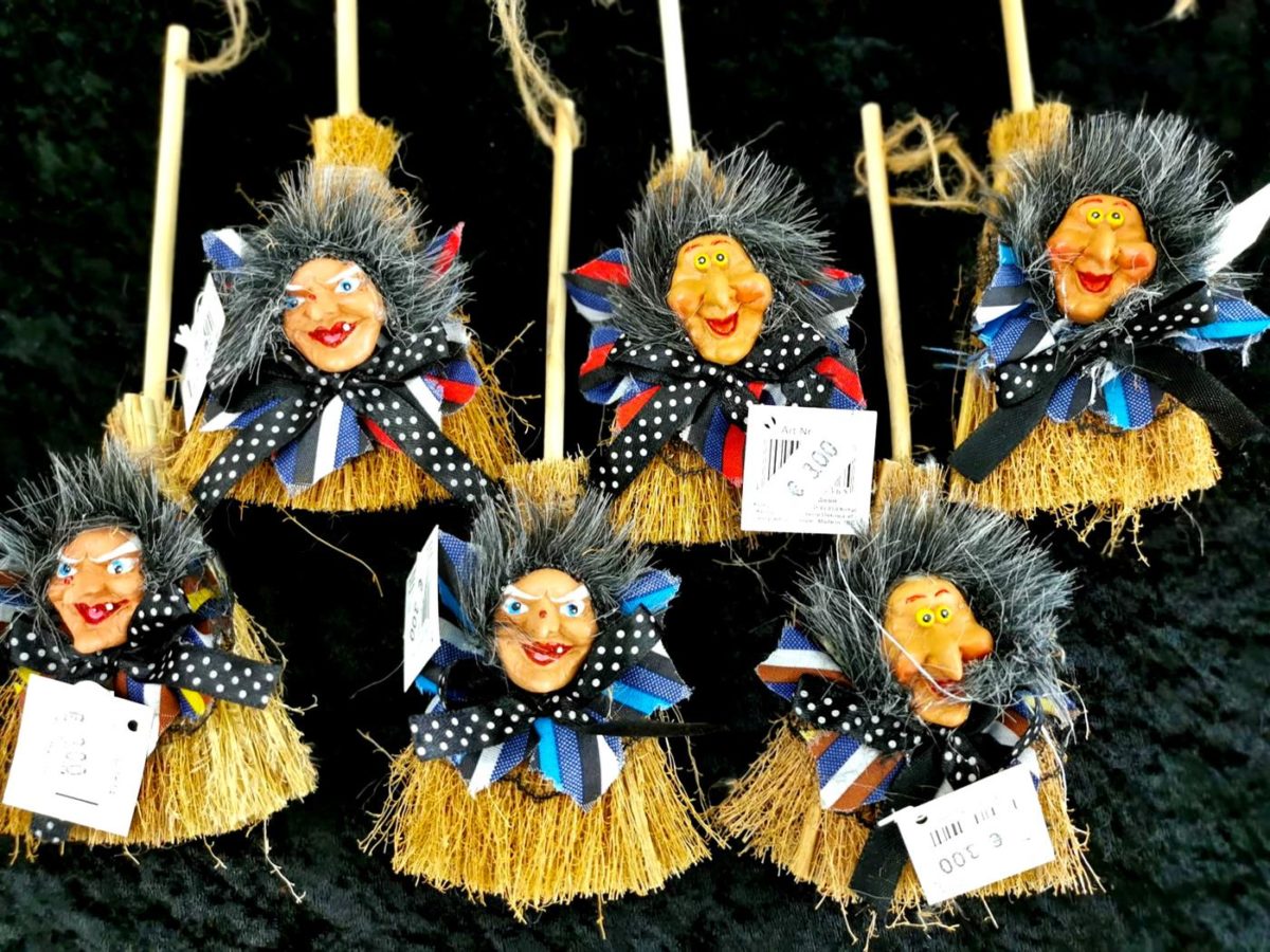walpurgis in bad grund - urlaub - harz - reisen - andenken - Deko Hexen Mini Hexenbesen mit Hexengesicht, Stroh, Stoff, Holz